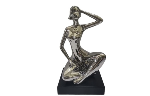 MUJER SENTADA 209104374